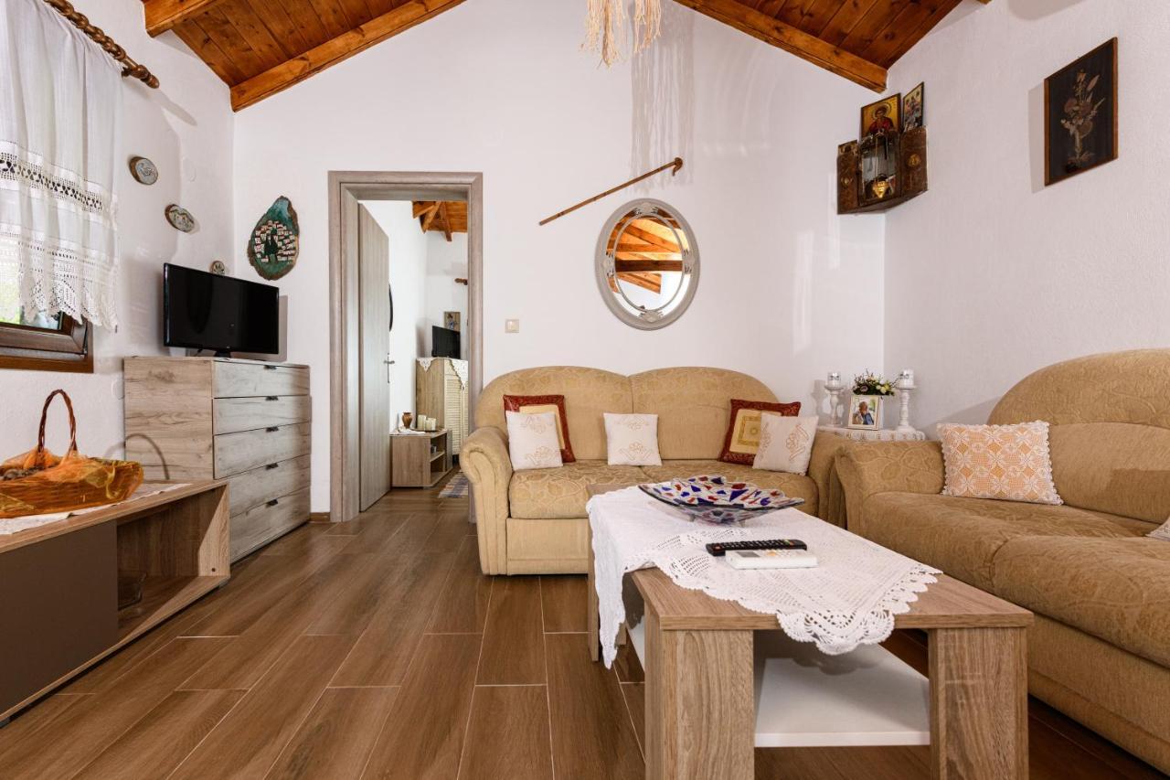 Villa Suzana Mikros Prinos 外观 照片